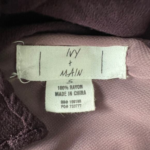 Ivy & Main Cold Shoulder Ruffle Tie-Back Dress Size Small - Picture 2 of 9